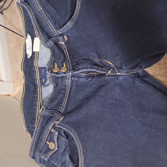 H&M Denim - Ladies Jean's  size 30× 32 in excellent  use condition  fits a size 8 ladies